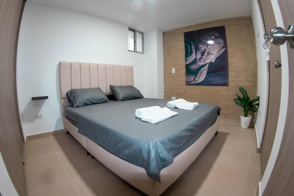 Apartamento Mirador Del Laureles, Ac, Piscina, Parqueadero 701 *