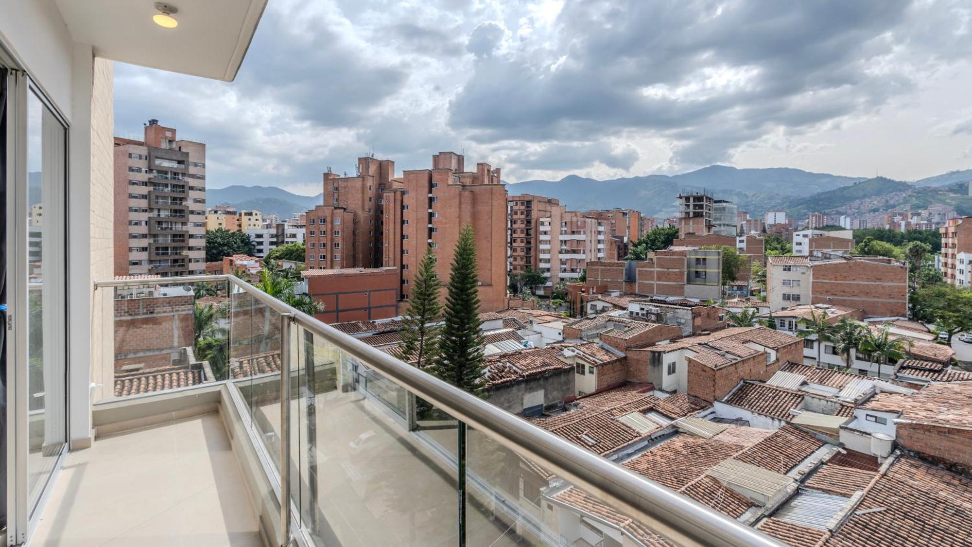 Apartamento Mirador Del Laureles, Ac, Piscina, Parqueadero 701